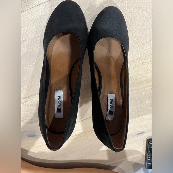 Size 8 Suede round toe wedges with faux leopard hair heel - Picture 4 of 4